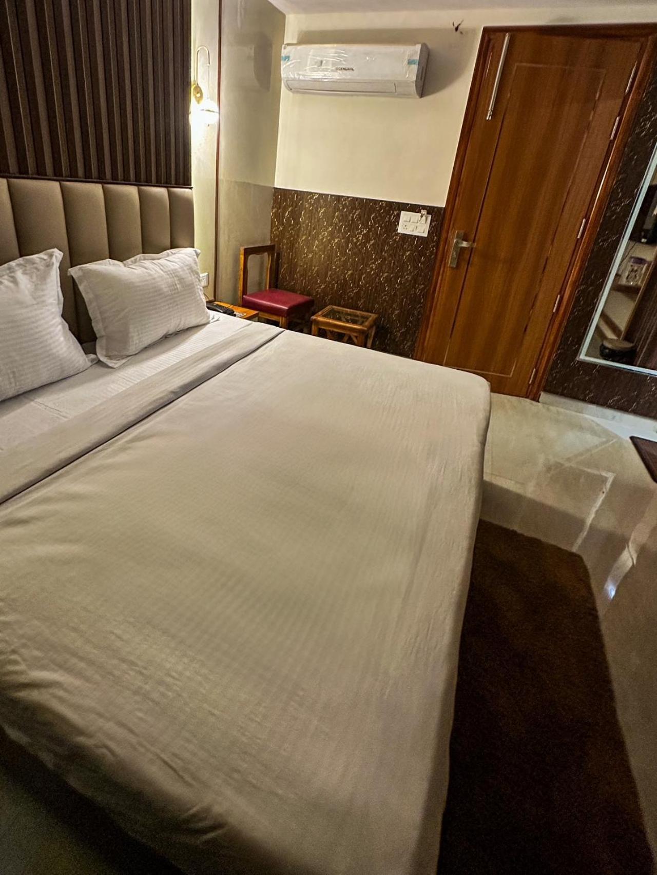 Delhi Delight Premium Bed and Breakfast Νέο Δελχί Εξωτερικό φωτογραφία